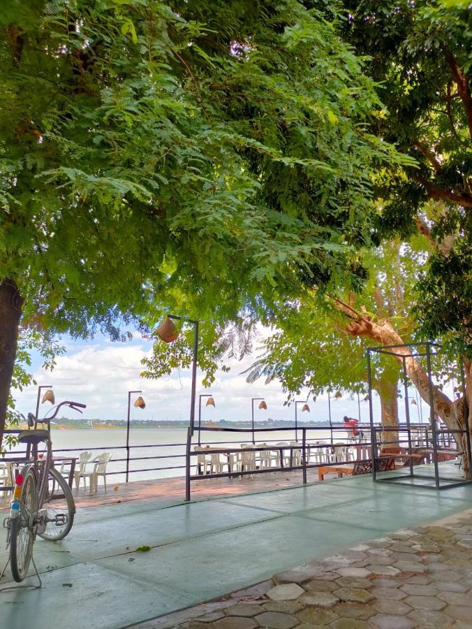 Pilgrim'S Kitchen & Inn Szavannakhet Kültér fotó