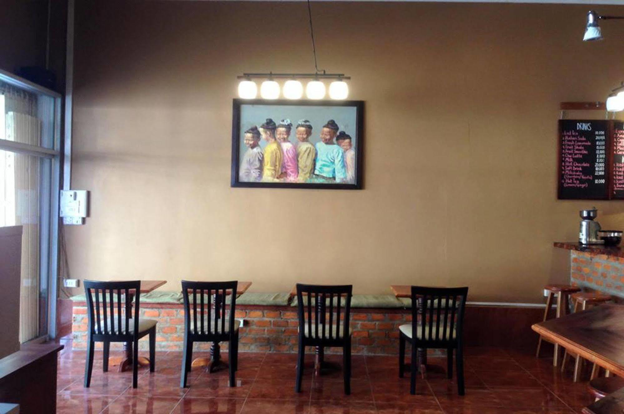 Pilgrim'S Kitchen & Inn Szavannakhet Kültér fotó